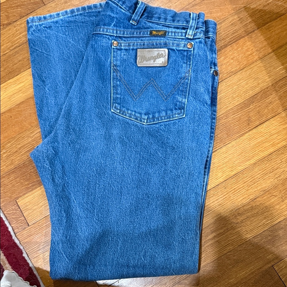 Wrangler Men's Classic Blue Relaxed Jeans